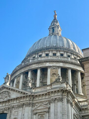 Obraz premium London, England, United Kingdom - October 2024: Details of the facade of Saint Paul's cathedral