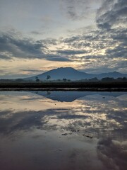 Obraz premium sunset over the river