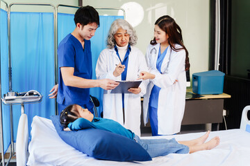 Obraz premium A doctor listens to a little girl’s heartbeat with a stethoscope while she lies on a bed in the hospital. The doctor is conducting a routine checkup to monitor her health