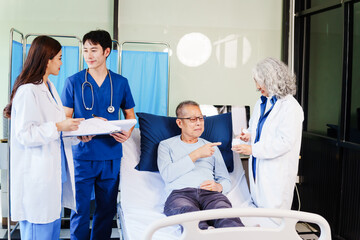 Obraz premium A female doctor examines an elderly man lying on a hospital bed, addressing chronic conditions like neurological disorders, coronary heart disease, bone disease,diabetes,disease,disease,hypertension