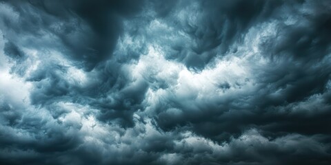 Obraz premium A sky filled with dark, swirling clouds and beams of sunlight piercing through, adding a sense of drama and tension.