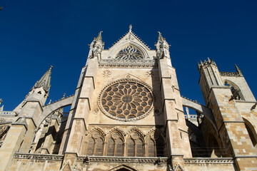 Catedral gótica de León situada en España.