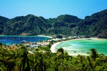 Obraz premium Ton Sai Bay and Dalum Bay, Ko Phi Phi Don Island, Krabi Province, Thailand.