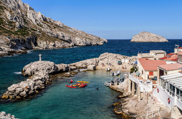 Canoés dans les calanques de Marseille