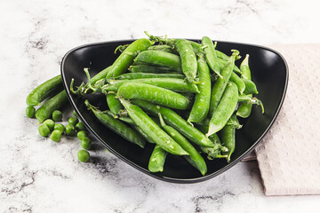 Sweet young green peas heap