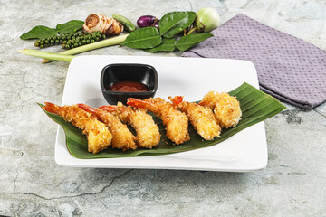 Shrimp tempura with spicy sauce