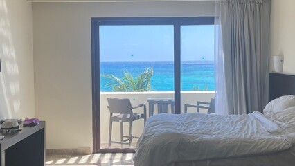 Hotelzimmer mit Blick in Paradies