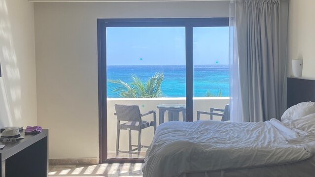 Hotelzimmer mit Blick in Paradies