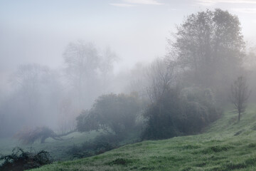 campagne dans la brume Ardèche France