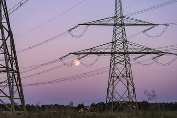 sicherer Energietransport über Hochspannungsleitungen