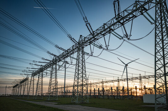 sicherer Energietransport &uuml;ber Hochspannungsleitungen