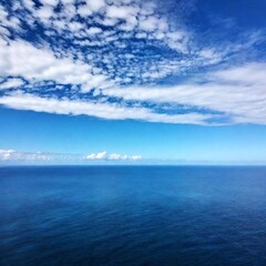 Obraz premium Abstract Ocean Horizon: Establishing shot of an ocean with an abstract horizon, viewed from above.