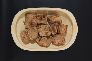 a portion of tofu that has been processed and can be eaten directly or fried. tofu is a healthy food and has a high protein content
