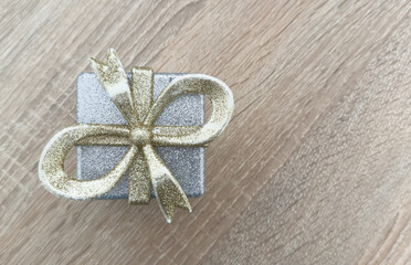 Black gift box on a background, decorated with a textured bow and feathers, creating a romantic atmosphere. Typically used for birthday, anniversary presents, gift cards, post cards.