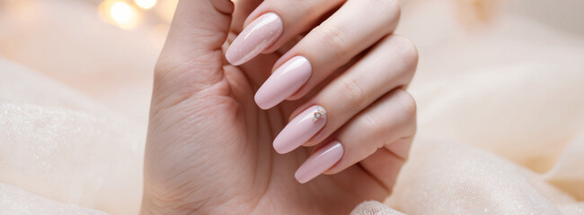 Fototapeta premium Elegant Nude Pink Nails with Subtle Shine