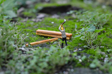 A diorama is a three-dimensional miniature depicting a particular scene or scene. A diorama depicting someone cutting wood.