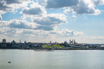 Naklejka premium City skyline kazan from a bird's eye view near water with clouds under blue sky along a waterfrontin Kazan