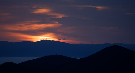 Lever de soleil sous la brume
