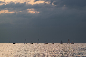 Dériveurs à l'horizon