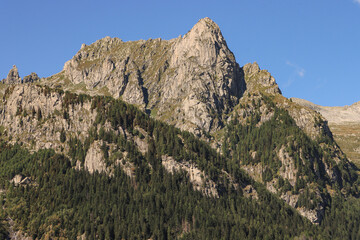 Blickfang im Val Masino; Monte Boris (2497) über dem Valle dei Bagni