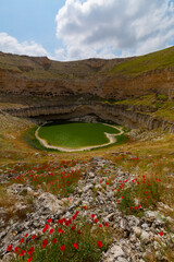 Çıralı Sinkhole is located in the Akviran Plateau in the northwest of the Yenikent District of the Karapınar District of Konya.