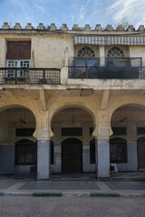 Obraz premium Islamic facade in Meknes. Old Islamic architecture in the streets of Meknes in Morocco