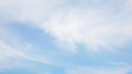Obraz premium Gradated sky with soft blues and whites, cloudless sky, calm conditions