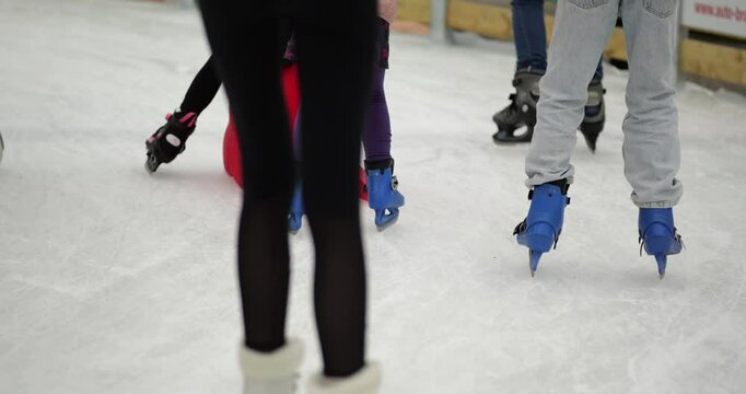 slow motion eislaufen schlittschuh