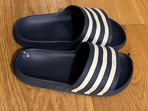 Seattle, WA, USA
March 5, 2025
Adidas Sandels