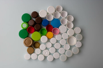 Colorful plastic lids from different drinks are on the table