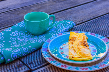 A crepioca é um alimento que contém farinha de tapioca e ovo, ou seja, tem uma porção de carboidrato e uma de proteína