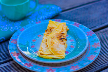 A crepioca é um alimento que contém farinha de tapioca e ovo, ou seja, tem uma porção de carboidrato e uma de proteína
