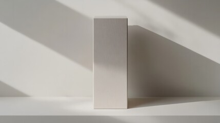 Obraz premium A tall, rectangular box with a soft matte finish and smooth edges, placed on a white surface 