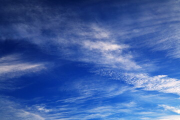 Obraz premium 刷毛で描いたような秋の雲