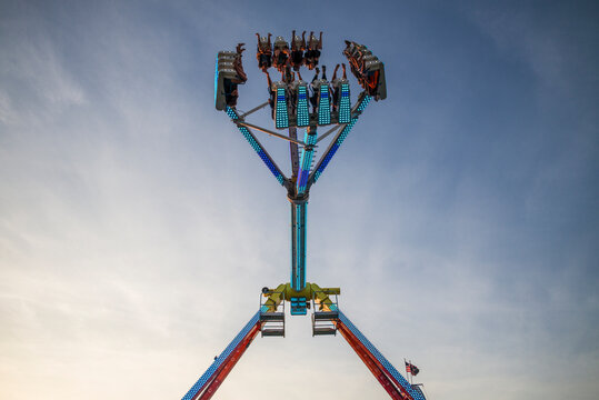 USA, Massachusetts, Cape Ann, Gloucester. Saint Peters Fiesta, Freak Out carnival ride