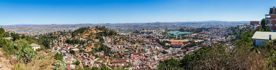Obraz premium Panoramic View of Antananarivo and Lake Anosy in Madagascar