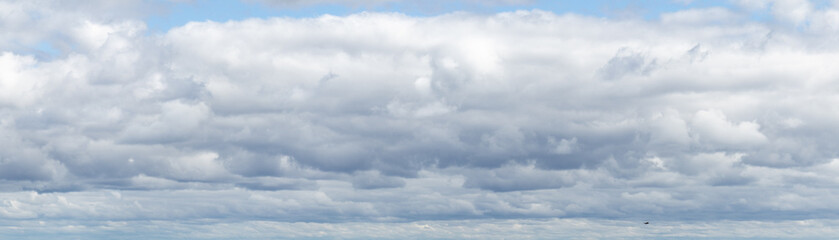 Obraz premium Sky replacement clouds puffy gray and white with blue sky