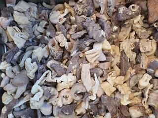 Fresh food, only the pork lungs cut into small pieces for cooking and eating.