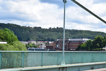 Alte Saarbrücke, suspension bridge in Mettlach with repairs and lane closure