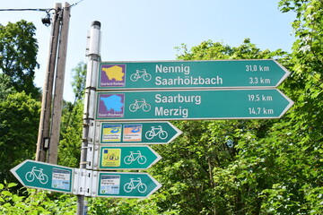 bike road sign at the Saar
