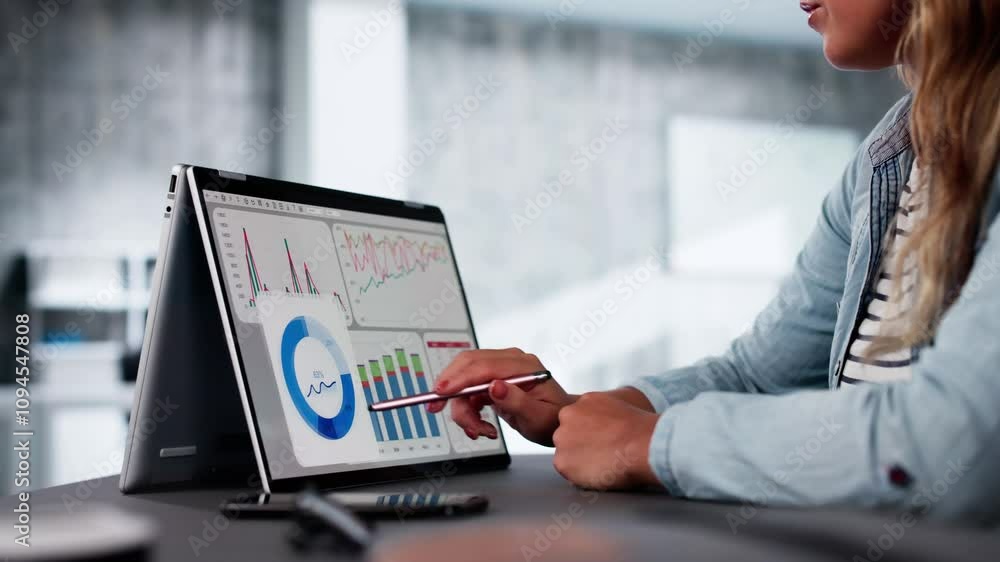 Poster Data Analyst Using Data Analytics KPI