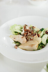 salad with pears and nuts