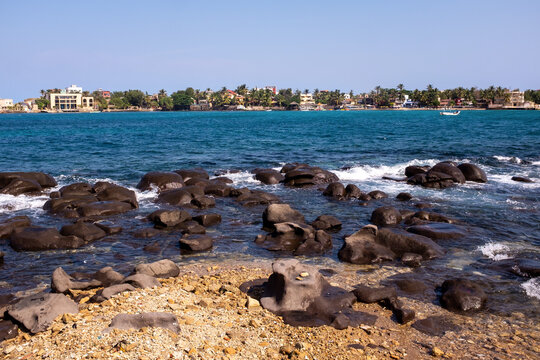 le rivage au niveau de l'&icirc;le de Ngor dans la banlieue de Dakar au S&eacute;n&eacute;gal en Afrique