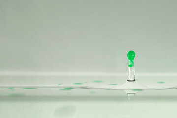 farbe tropfen wasser grün