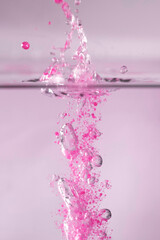 farbe tropfen wasser pink