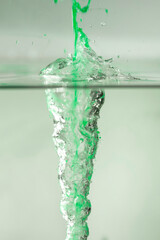 farbe tropfen wasser grün