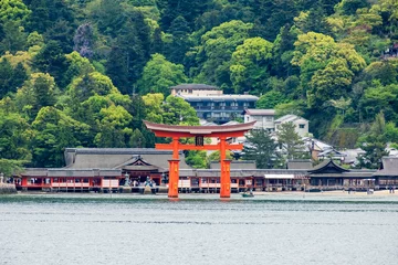 Gordijnen 世界遺産・日本三景厳島神社大鳥居　広島県廿日市市宮島 © nikomani