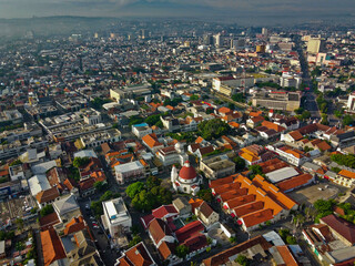 Obraz premium AERIAL VIEW OF SEMARANG CITY CENTER IN THE OLD TOWN TOURIST AREA WITH EUROPEAN STYLE ARCHITECTURE BUILT DURING THE DUTCH COLONIAL ERA