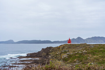 El Faro Rojo de Cabo Home, aunque mucha gente tambi&eacute;n lo llama <<baliza de Cabo Home>> (Vigo,Espa&ntilde;a)