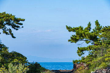 Obraz premium 和歌山県新宮市の鈴島の静かな海の風景